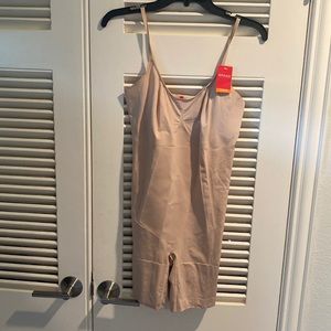 Spanx Mid Thigh Sculpting Bodysuit 1X. NWT